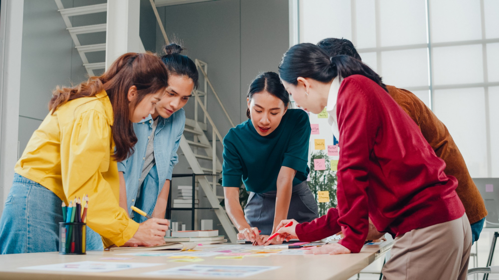 How To Be More Creative: 6 Stress-Free Strategies (for anyone)