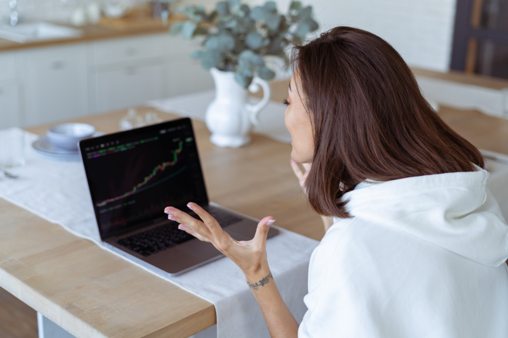 Active vs Passive Investing: A No-Fluff Guide for Beginners
