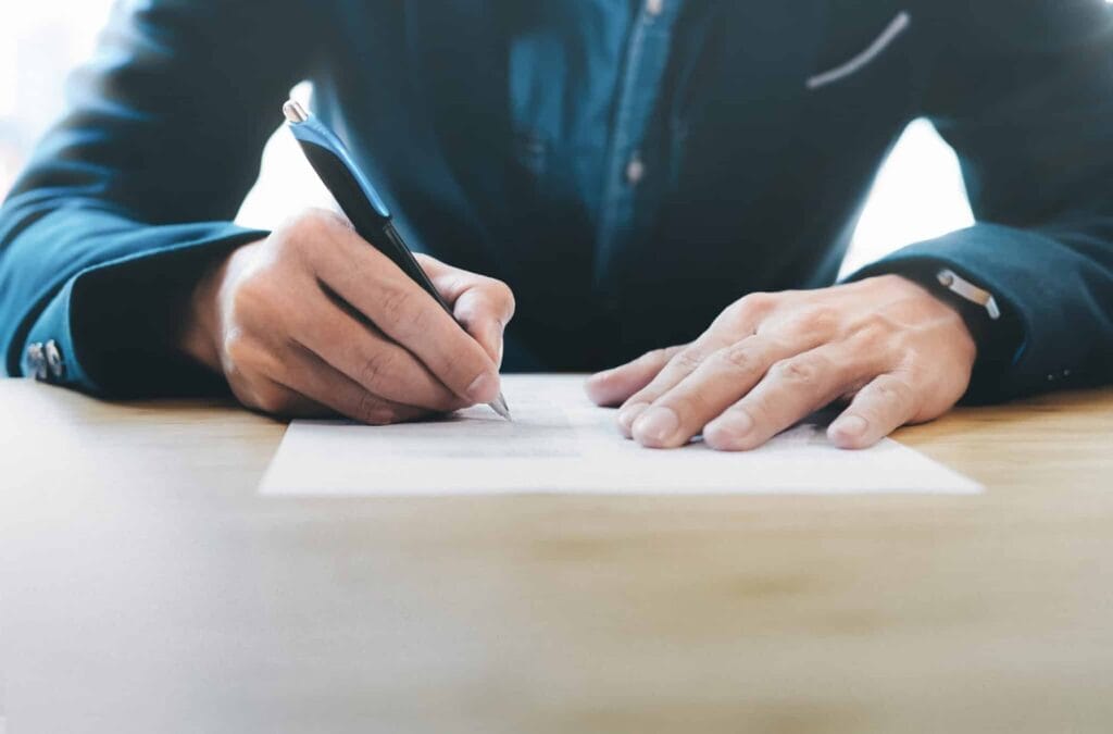 How to Ask for a Letter of Recommendation in 2025 (6 Expert Tips)